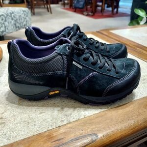 Dansko Woman's Paisley Black & Purple Size 37